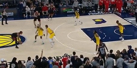 天博电竞-见证历史！德罗赞跨年背靠背压哨绝杀 NBA第一人！