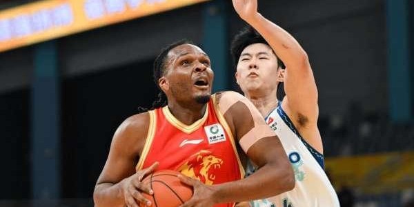 天博体育官网-有意思！兄弟俩同台，哥哥0分，正负值+12；弟弟16分，正负值-20