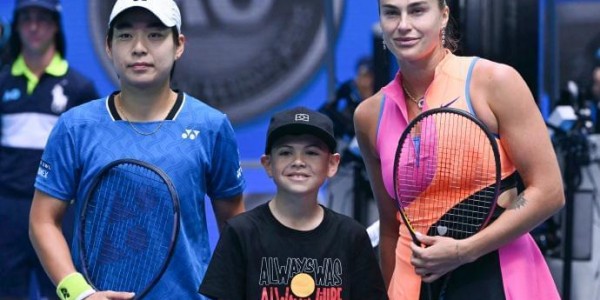 天博棋牌-白卓璇吃油条落败王炸组合出局，卢宝丢盘晋级西大妈还是你大妈