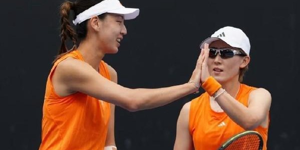 天博棋牌-白卓璇吃油条落败王炸组合出局，卢宝丢盘晋级西大妈还是你大妈