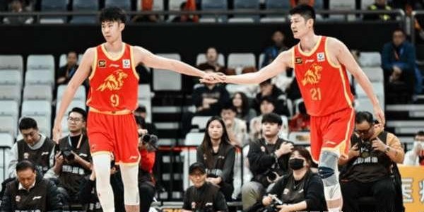 天博体育官网-有意思！兄弟俩同台，哥哥0分，正负值+12；弟弟16分，正负值-20