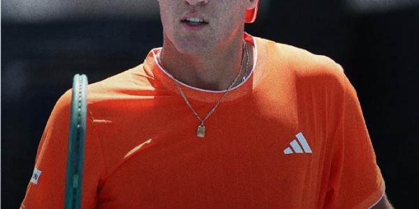 天博棋牌-白卓璇吃油条落败王炸组合出局，卢宝丢盘晋级西大妈还是你大妈